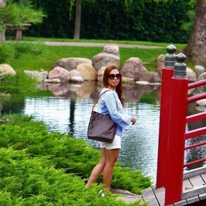 🌷SOLD🌷 Authentic Louis Vuitton Looping GM